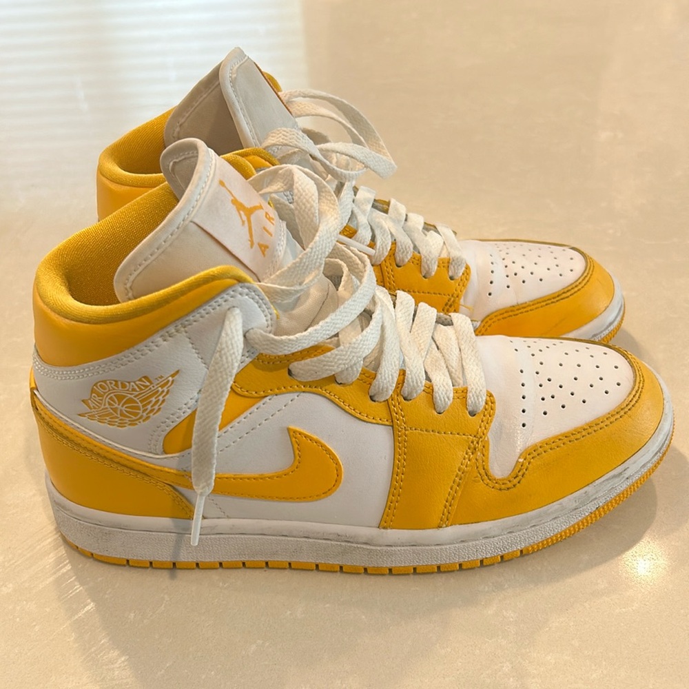 Jordan 1 Mids